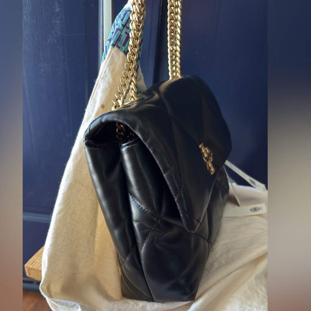 Tory Burch Black Quilted Leather Shoulder Bag - Picture 9 of 11